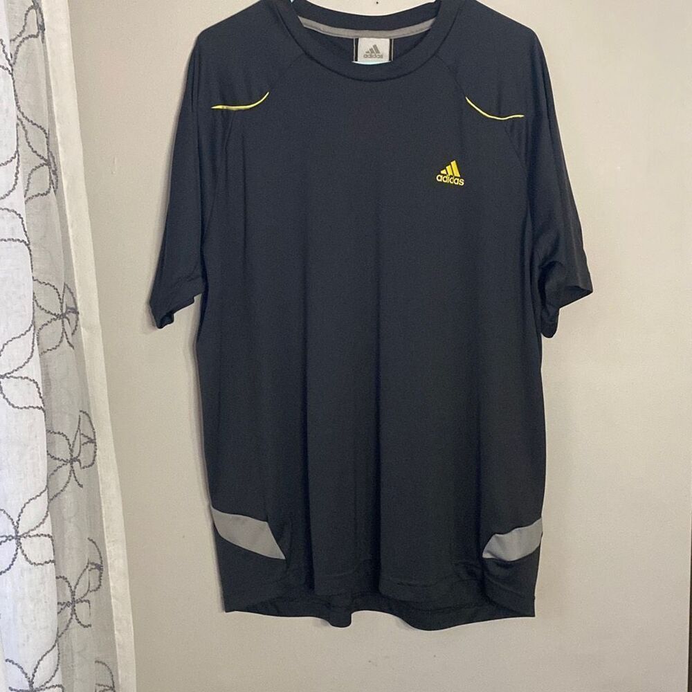 Adidas short sleeved shirt mens size XL dark gray